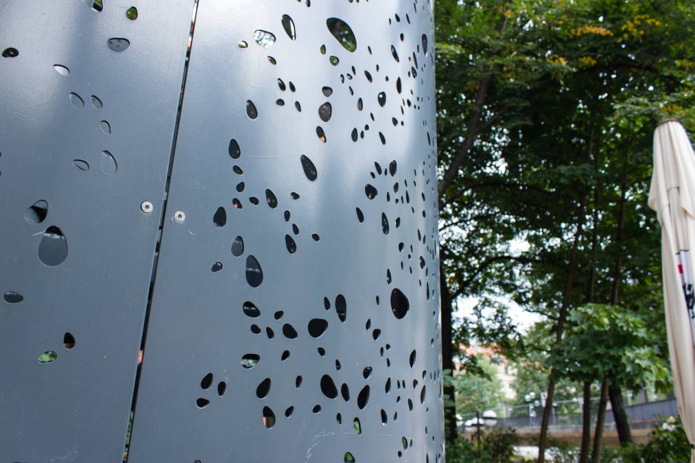 Spindeltreppe mit Geländerfüllung aus gelaserten Blechen