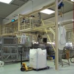 Arbeitsbühnen mit Treppen und Kranträger für Verpackungsmaschinen