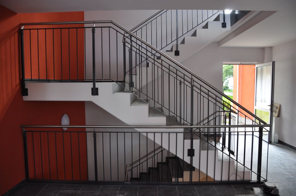 Treppengeländer mit Edelstahlhandlauf